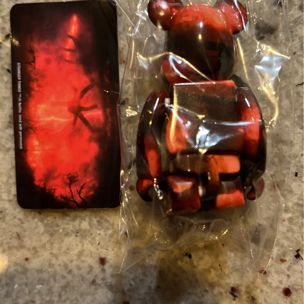 Stranger Things BearBrick - Picture 2 of 3